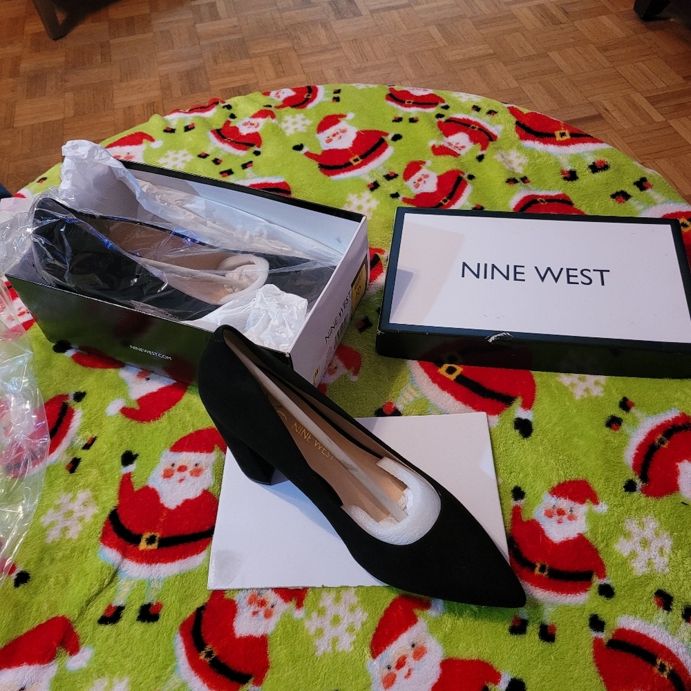 NWT blk suede pumps sz. 10